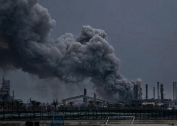 Angriff auf Bahrain: Luftaufnahme der Raffinerie