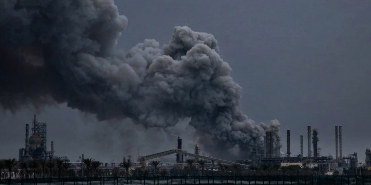 Angriff auf Bahrain: Luftaufnahme der Raffinerie