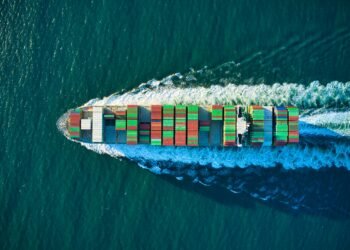 Schnellboote bei einem Angriff auf Tanker vor Oman