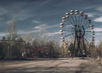 Das beschädigte Schutzschild zeigt die anhaltenden Risiken der Tschernobyl Katastrophe