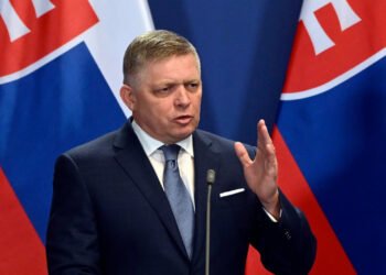 Robert Fico reagiert auf das Flugverbot durch die baltischen Staaten