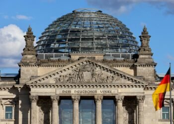 Ministerin Reiche spricht über Ölpreishilfen im Bundestag