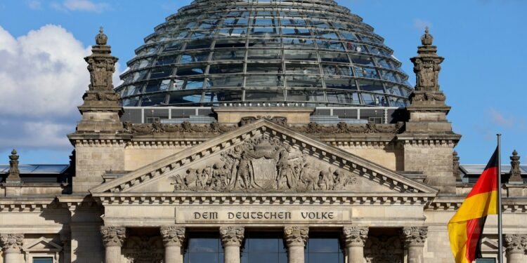 Ministerin Reiche spricht über Ölpreishilfen im Bundestag