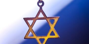 Britische Polizei sichert Gebäude gegen hybride Kriegsführung