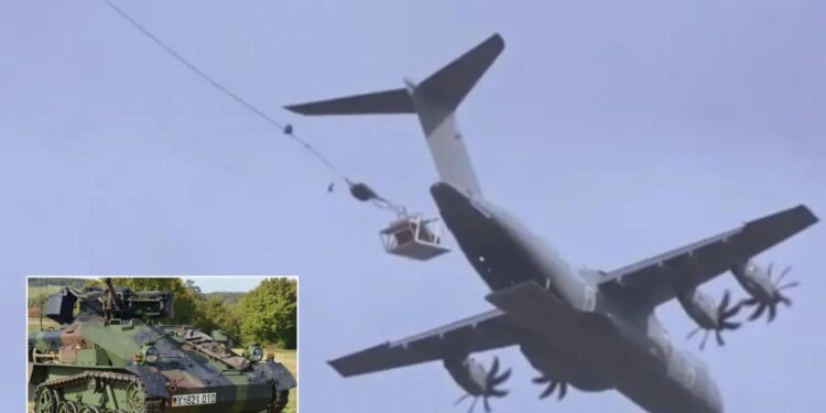 Der Luftlandepanzer schwebt nach dem Abwurf zu Boden