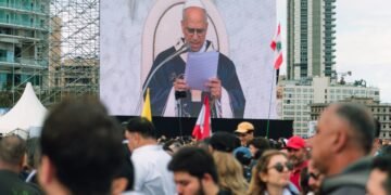 Menschenmengen begrüßen Papst Leo in Kamerun