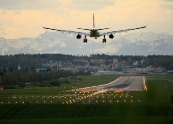 Blockierte Handelswege verursachen schweren Kerosinmangel
