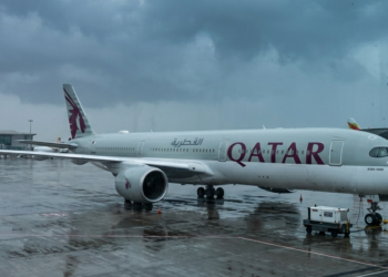 Passagiere beim Qatar Airways Flugbetrieb in Doha