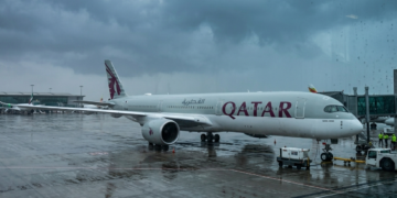 Passagiere beim Qatar Airways Flugbetrieb in Doha