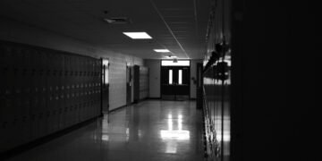 Rettungswagen im Einsatz nach der Schießerei an einer Schule in der Türkei