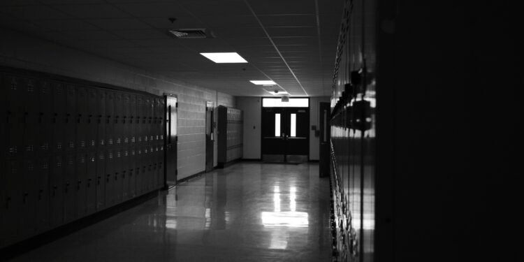 Rettungswagen im Einsatz nach der Schießerei an einer Schule in der Türkei