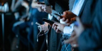 Ursula von der Leyen spricht über Kinderschutz online
