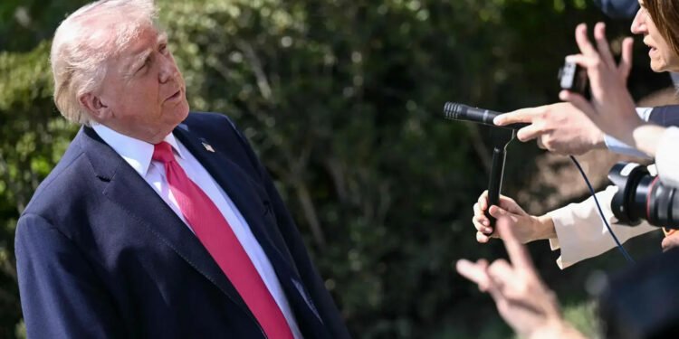 Schwere Maschinen sichern Irans angereichertes Uran in den Anlagen