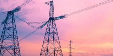 Techniker reparieren das ukrainische Stromnetz in einer Krisenregion