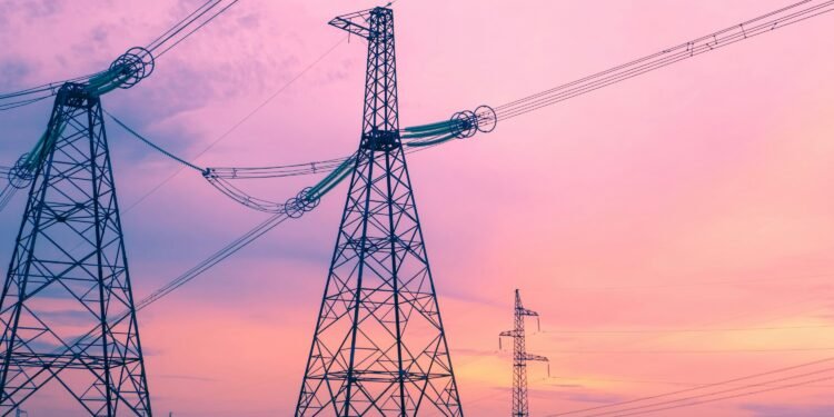 Techniker reparieren das ukrainische Stromnetz in einer Krisenregion