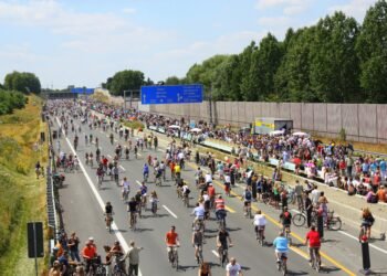 Massiver Protest blockiert die wichtige Brenner-Autobahn in Matrei komplett