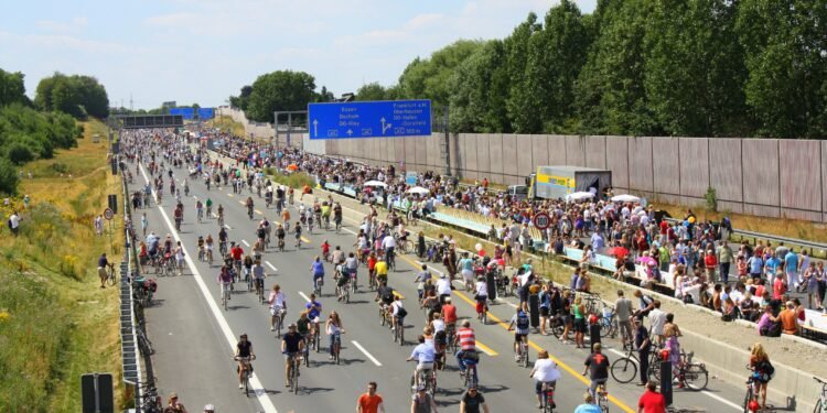 Massiver Protest blockiert die wichtige Brenner-Autobahn in Matrei komplett