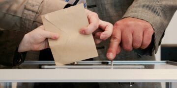 Rechtsextreme Parteien gewinnen bei der Parlamentswahl in Zypern deutlich an Macht 20 Wahlplakate zur Parlamentswahl in Zypern