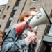 IAV Stellenabbau: Hunderte protestieren in Berlin gegen das Aus von 1400 Arbeitsplätzen 28 Mitarbeiter protestieren gegen den geplanten Stellenabbau