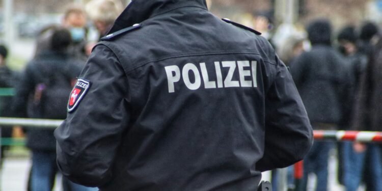 Deutsches Ehepaar wegen Spionage für China in München festgenommen 26 Polizeieinsatz in München nach der Festnahme von Ehepaar wegen Spionage für China