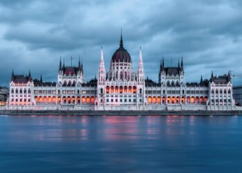Anhänger feiern Péter Magyar in Budapest