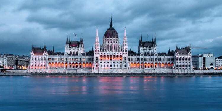 Anhänger feiern Péter Magyar in Budapest