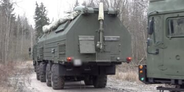 Eine russische Oreschnik-Rakete startet vom militärischen Testgelände Kapustin Yar