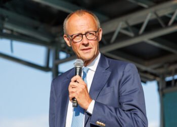 Bundeskanzler Merz kritisiert Russlands Oreschnik-Raketenangriff auf die Ukraine