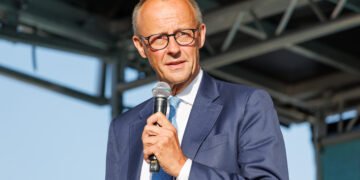 Bundeskanzler Merz kritisiert Russlands Oreschnik-Raketenangriff auf die Ukraine