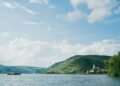 Messstation zeigt aktuelle Wasserstände am Rhein