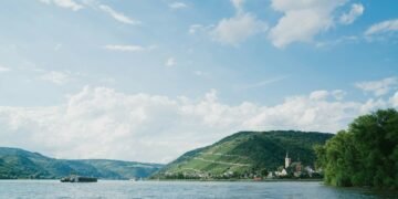 Messstation zeigt aktuelle Wasserstände am Rhein