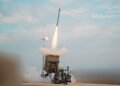Iron Dome wehrt einen iranischen Angriff bei Nacht ab
