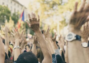 Großer Protest von Aktivisten gegen den Bau von Gaskraftwerken in Hamm