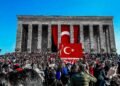 Zehntausende Menschen versammeln sich zum Protest in Ankara