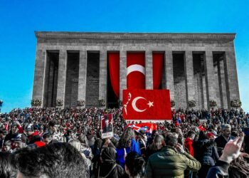 Zehntausende Menschen versammeln sich zum Protest in Ankara