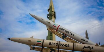 Brände an der Raffinerie nach Angriffen im Staat Kuwait.