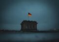 Das Reichstagsgebäude in Berlin vor der Debatte über die Gehaltserhöhung