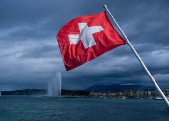Schweizer lehnen Bevölkerungsobergrenze von 10 Millionen in Volksabstimmung ab
