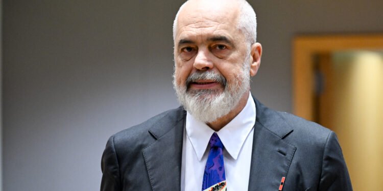 Trotz massiver Proteste setzt Edi Rama Bau von Kushner Luxus Resort in Albanien fort 26 Edi Rama plant Tourismus in Albanien