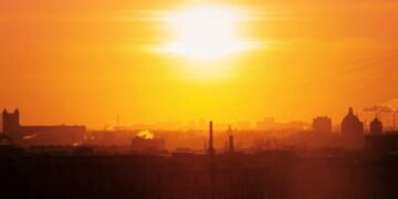 Hitzewelle in der Stadt mit Sonnenschutz