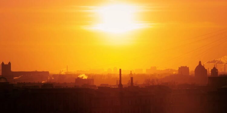 Hitzewelle in der Stadt mit Sonnenschutz