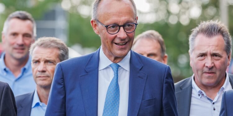 Bundeskanzler Friedrich Merz bereitet ein europäisches Krisentreffen vor.