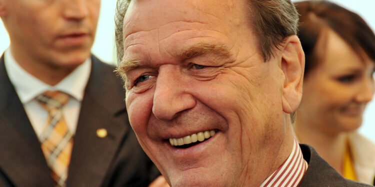 Gerhard Schröder wurde bei seinem unangekündigten Besuch in einem Moskauer Hotel gesehen 26 Gerhard Schröder in Moskau gesichtet