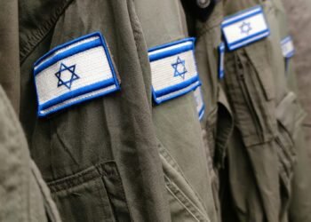Israel führt Luftschläge gegen Iran aus um Mitsprache bei Friedensplänen zu sichern