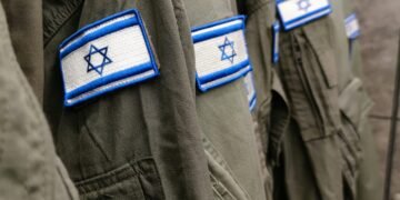 Israel führt Luftschläge gegen Iran aus um Mitsprache bei Friedensplänen zu sichern