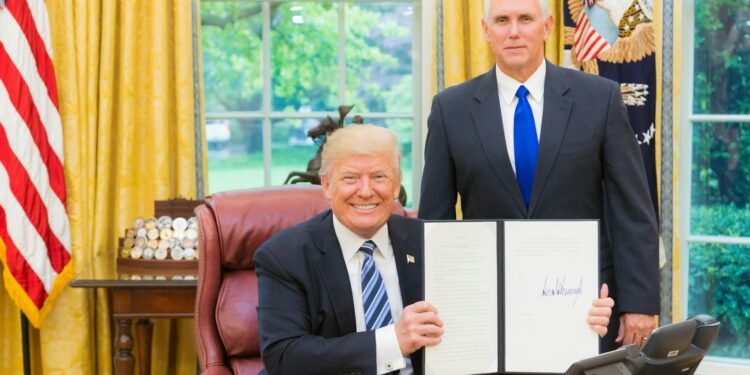 Trump sagt, das Iran-Abkommen werde am Sonntag unterzeichnet 26 Donald Trump spricht über Iran Abkommen