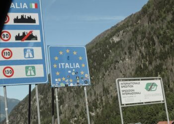 Grenzkontrollen der EU an einer Autobahn