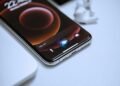 Neue Siri AI auf einem iPhone Display