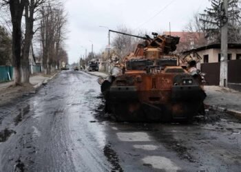 Einsatzkräfte nach russischem Drohnenangriff