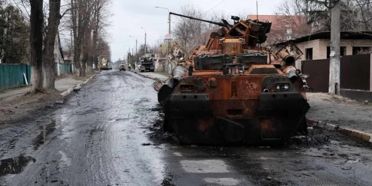 Einsatzkräfte nach russischem Drohnenangriff